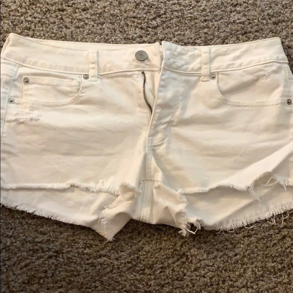 White American Eagle shorts